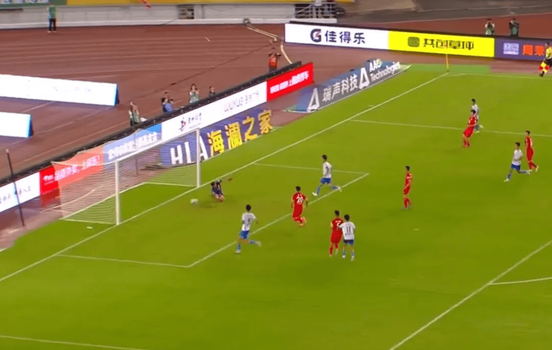 超级对决精彩上演，球员们在场上全力以赴的简单介绍