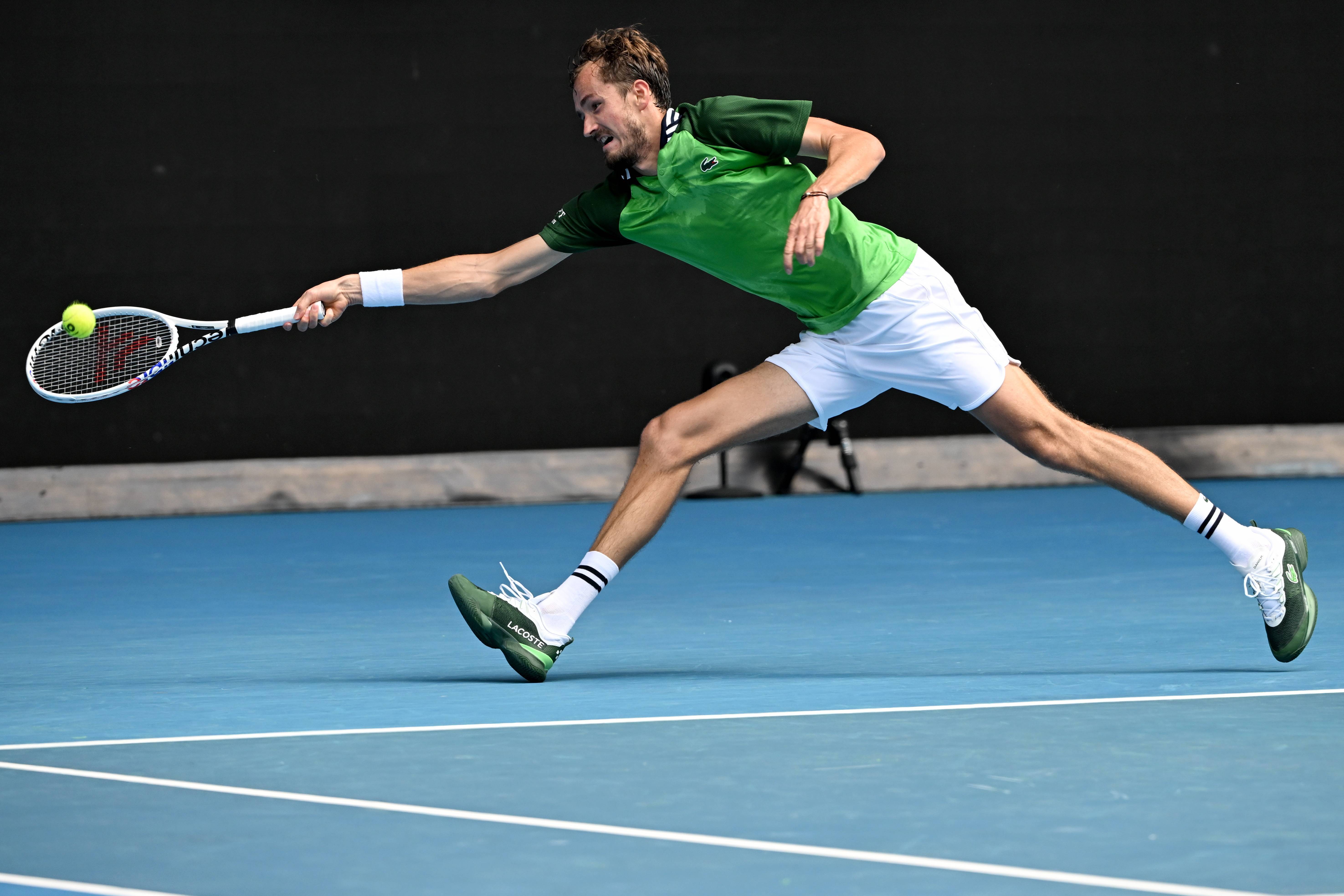 包含意大利网球队横扫德国网球队，梅德韦杰夫爆发神勇的词条